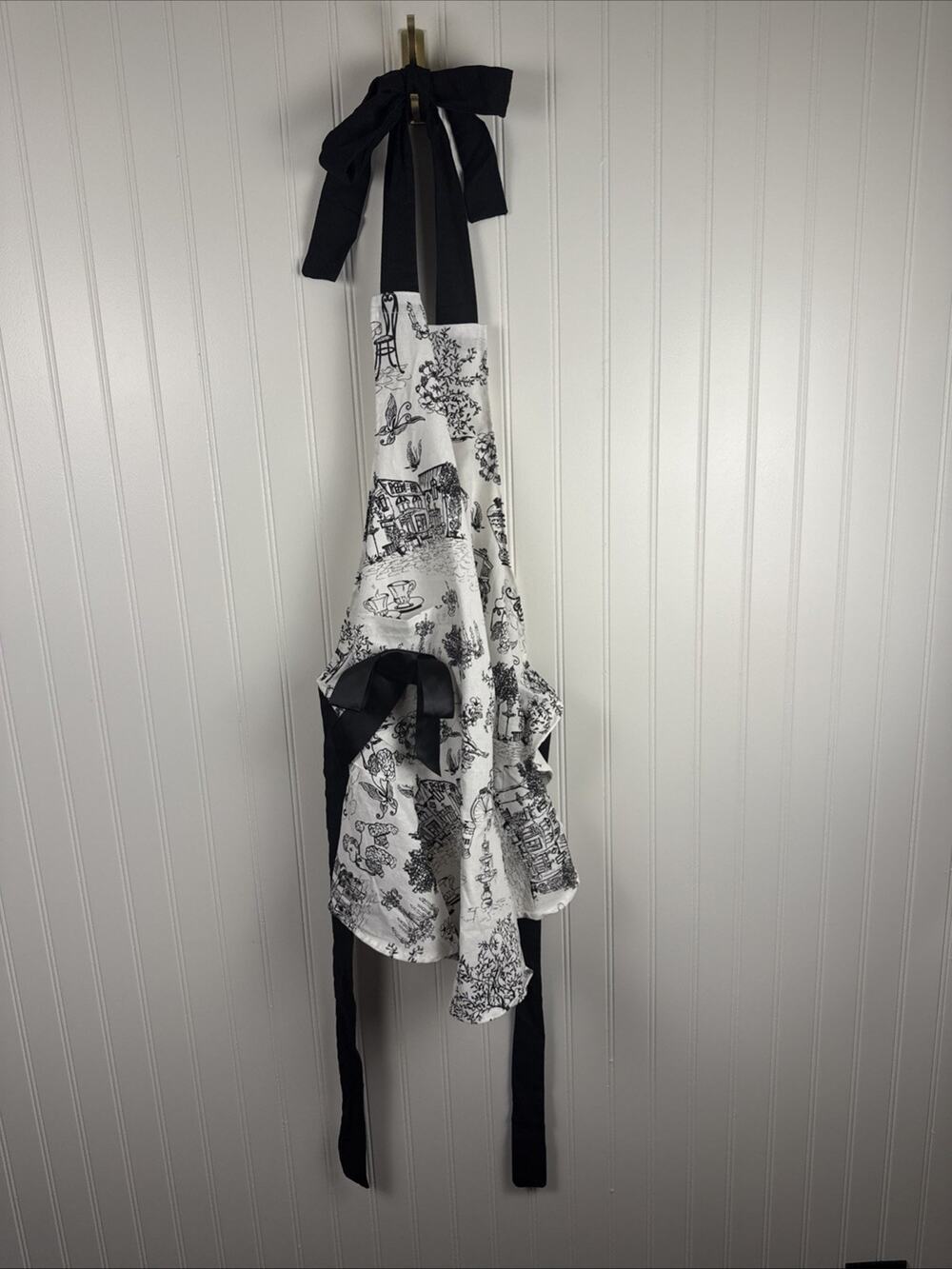 Jessie Steele Toile Apron Satin Bow Black White Cotton Paris Poodles Coffee
